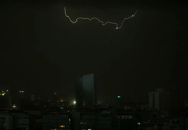 ankarada-firtina-yagmur-ve-dolu-sehir-merkezini-olumsuz-etkiledi-1603037341161.jpg Ankara'da fırtına, yağmur ve dolu şehir merkezini olumsuz etkiledi-2