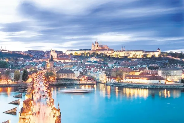 İbrahim Kutluay’la olaylı boşanma davası sonrası mutluluğu Cenk Küpeli’de bulan Demet Şener tatile doymadı