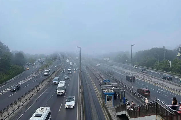 İstanbullu güne sisle uyandı! Haliç Köprüsü gözden kayboldu