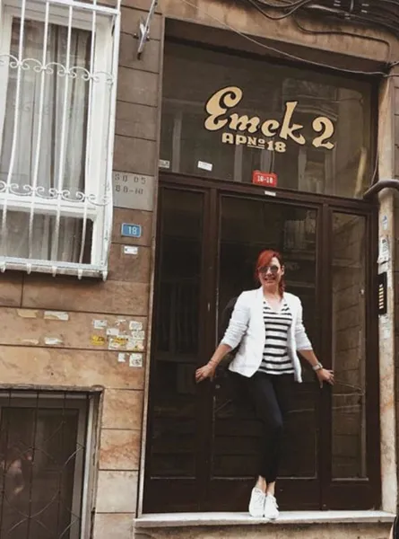 Deniz Seki çocukluğunun geçtiği apartmanı paylaştı!-2