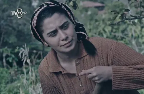 Kırmızı Oda dizisinde izleyicilere saç baş yolduran sahne! TV 8'in Kırmızı Oda dizisi yaylım ateşine tutuldu-6