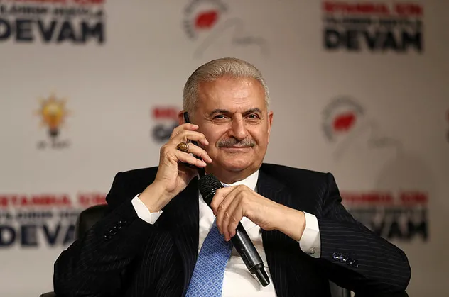 Binali Yıldırım 'Şansımızı deneyelim' diyerek konuşma sırasında Cumhurbaşkanı Erdoğan'ı aradı