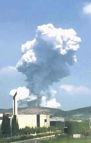 Sakarya'nın Hendek ilçesinde havai fişek fabrikasında patlama: 4 ölü