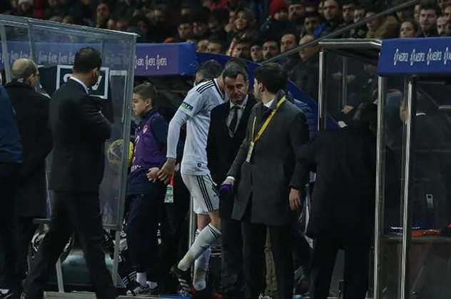 Burak Yılmaz'dan Sergen Yalçın'a şok tepki: Soyunma odasına gitti