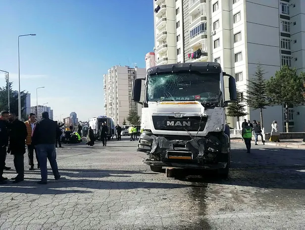 son-dakika-kayseride-halk-otobusu-beton-mikseriyle-carpisti-cok-sayida-yarali-var-1575361955734.jpg Son dakika: Kayseri'de halk otobüsü beton mikseriyle çarpıştı! Çok sayıda yaralı var-1