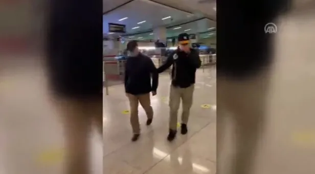 SON DAKİKA: Cezayir'de yakalanan firari FETÖ'cü Türkiye'ye böyle getirildi-1