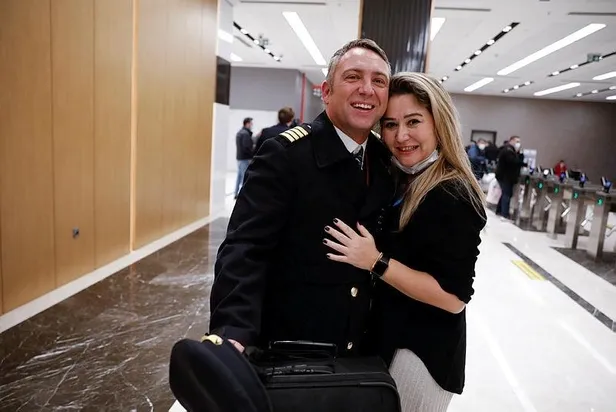 kazakistandan-yapilan-tahliye-seferi-sonrasi-ilker-aycidan-aciklama-thy-geride-hicbir-ekip-arkadasini-birakmayacagini-gosterdi-1641919196535.jpeg Kazakistan'dan yapılan tahliye seferi sonrası İlker Aycı'dan açıklama: THY geride hiçbir arkadaşını bırakmayacağını gösterdi-6