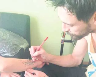 Dövmeci ölü bulundu