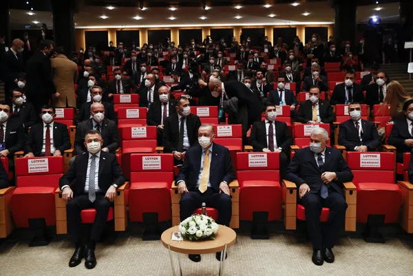 son-dakika-baskan-recep-tayyip-erdogandan-turkiye-genc-is-adamlari-konfederasyonu-tugik-genel-kurulunda-onemli-1643803283818.jpg SON DAKİKA: Başkan Recep Tayyip Erdoğan'dan Türkiye Genç İş Adamları Konfederasyonu (TÜGİK) Genel Kurulu'nda önemli açıklamalar: Dün gece inlerine girdik-2