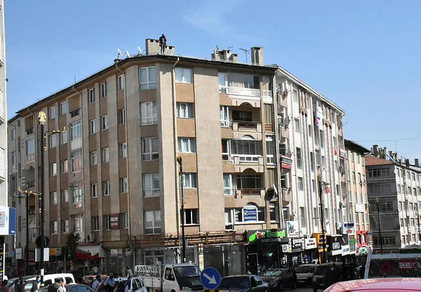 sivasta-intihara-kalkisan-adami-goruntulemeye-calisanlar-tepki-cekti-1603104273648.jpg Sivas'ta intihara kalkışan adamı görüntülemeye çalışanlar tepki çekti-3