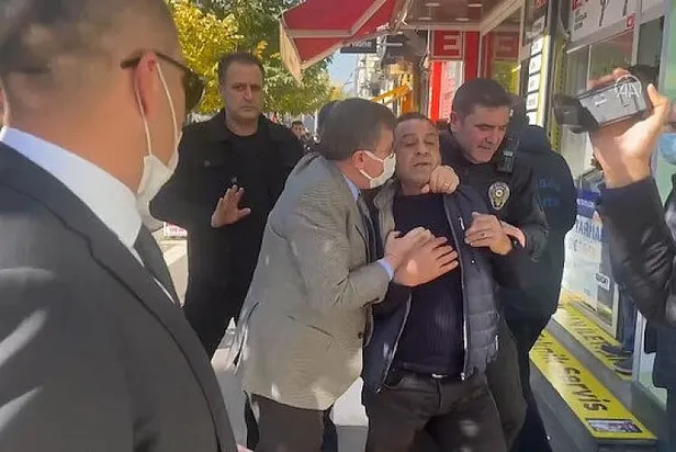 iyi-partili-lutfu-turkkan-senin-bacini-s-diyerek-kufredip-provokator-demisti-kardesi-1997de-pkk-tarafindan-sehit-edilmis-1636144047710.jpeg İYİ Partili Lütfü Türkkan "senin bacını s...." diye küfredip 'provokatör' demişti: Kardeşi 1997'de PKK tarafından şehit edilmiş-4