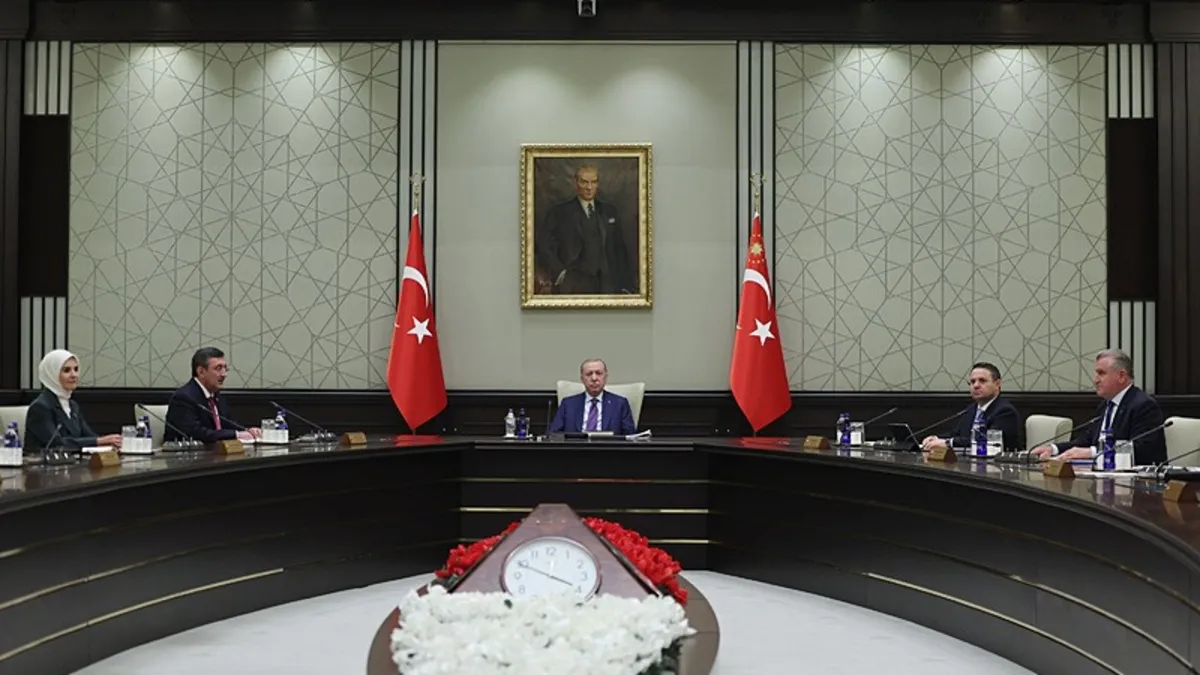 Erdoğan kabine sonrası: Bayram trafikte 70 can kaybı bildirildi; ölü ve yaralı sayılarında azalma ve ulaşıma yapılan yatırımlar vurgulandı