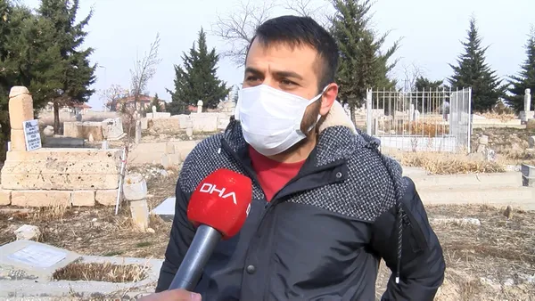 mezarliktan-gelen-ilginc-ses-isim-bulunmayan-kabrin-basinda-keman-caldirdi-1610516758819.jpg Mezarlıktan gelen ilginç ses! İsim bulunmayan kabrin başında keman çaldırdı-4