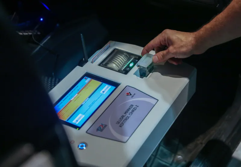 İstanbul'daki akaryakıt çetesini 'evsiz' kılığındaki polis çökertti! - 9