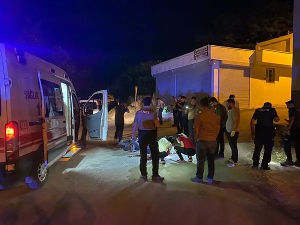 sokakta-cikan-silahli-catismada-yoldan-gecerken-vurulan-5-kisiden-1i-oldu-1687489874921.jpg Sokakta çıkan silahlı çatışmada yoldan geçerken vurulan 5 kişiden 1'i öldü-4