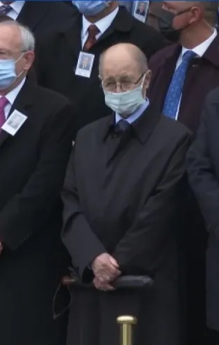 Anayasa kitapçığı fırlatarak doları yükselten 10. Cumhurbaşkanı Ahmet Necdet Sezer kur operasyonu sonrası yeniden hortladı