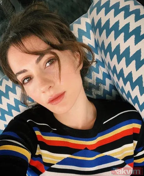 Burcu Özberk yine makyajsız ve doğal... - 1