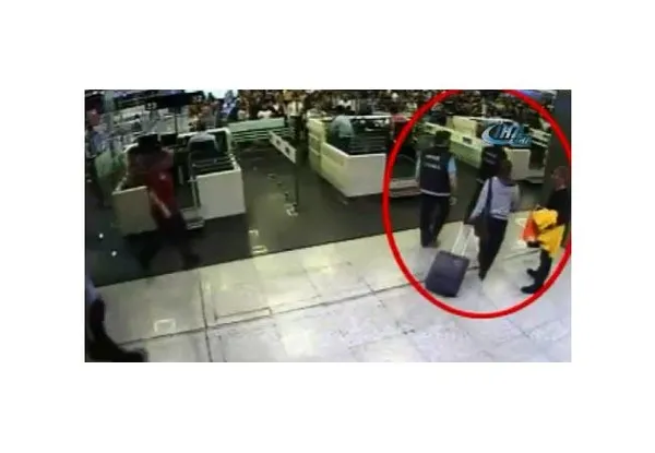 Düğmenin içinde uyuşturucu kaçıran kurye yakalandı-4