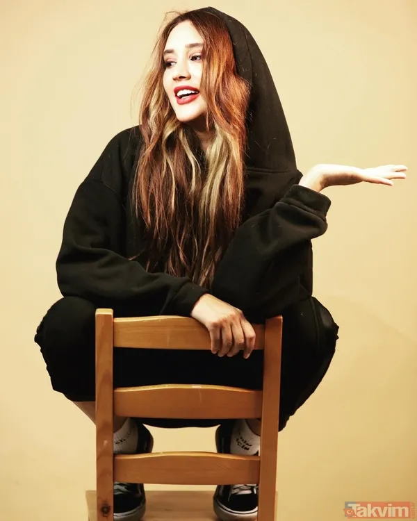 Çok Güzel Hareketler Bunlar'la tanınmıştı! Zeynep Koçak bacak dekoltesiyle olay oldu o paylaşımı gören dönüp bir daha baktı - 2