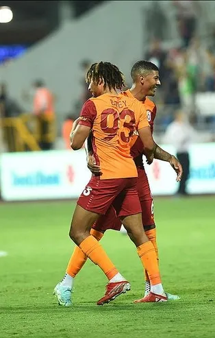 Galatasaray'da şok! Sacha Boey sakatlandı