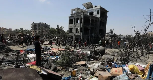 Soykırımcı İsrail "güvenli bölge" ilan ettiği Mevasi'deki kampa saldırdı! Ölü ve çok sayıda yaralı var