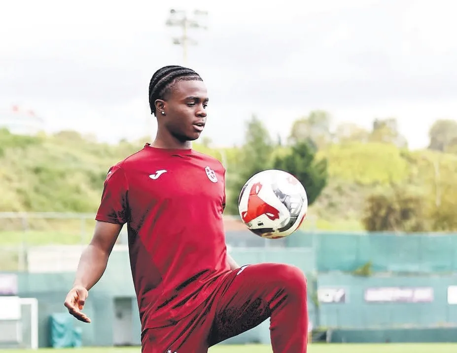 Oulai ilk kez forma giyecek