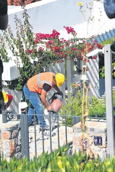 Sözcü yazarı Yılmaz Özdil'in Bodrum'daki villasının kaçak kısımları yıkıldı!-3