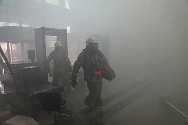 Beşiktaş Levent’te AVM yangını! İşletme sahibinden bomba iddia: "Dükkanımı alışveriş merkezi yaktı"-7