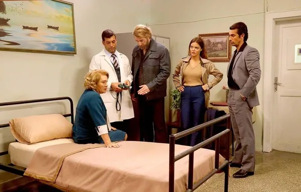 silah-sesi-yurekleri-agza-getirdi-bir-zamanlar-cukurova-116-bolum-2-fragmani-yayinlandi-ya-zuleyhaya-bir-sey-olursa-1638830500374.jpg Silah sesi yürekleri ağza getirdi! Bir Zamanlar Çukurova 116. bölüm 2. fragmanı yayınlandı: Ya Züleyha'ya bir şey olursa?-6