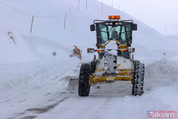 Geçtiğimiz yıl Türkiye'de 2 metre ile en yüksek kar kalığının ölçüldüğü Van-Bahçesaray yolunda amansız mücadele - 36