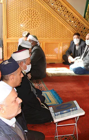 Sezai Karakoç için Şehzadebaşı Camisi'nde Kur'an-ı Kerim okundu