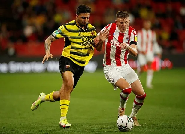 ozan-tufan-watfordla-ilk-macina-cikti-stoke-city-3-1-watford-1632263898380.jpeg