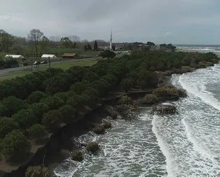 Sadece 30 metre kaldı! Karadeniz kıyıyı yuttu