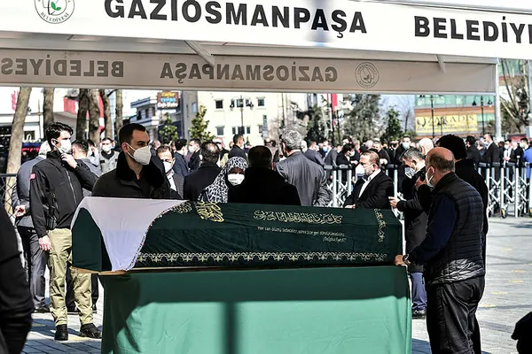 Süleyman Soylu’nun annesi Servet Soylu son yolculuğuna uğurlandı-6