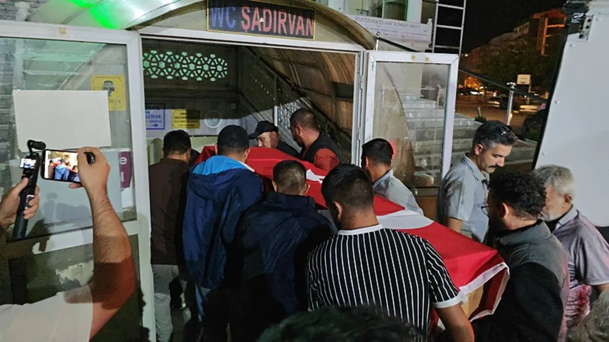 Girne’de batan gemide hayatını kaybeden Elmas Demir’in cenazesi Eskişehir’e getirildi : “Artık bir mezarı olacak”