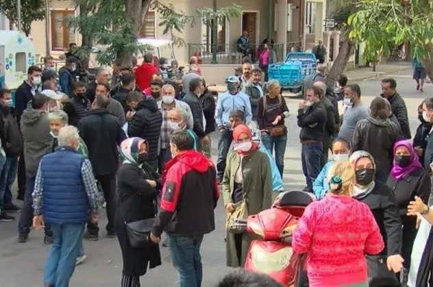 Büyükada sakinleri Adalar'da akülü araç kullanımının yasaklanmasını protesto etti: Kayyum istiyoruz