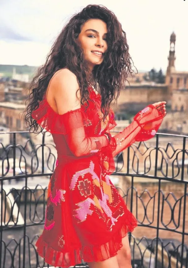 Herkese örnek oldu! Hercai’nin yıldızı Ebru Şahin yardım elçisi oldu