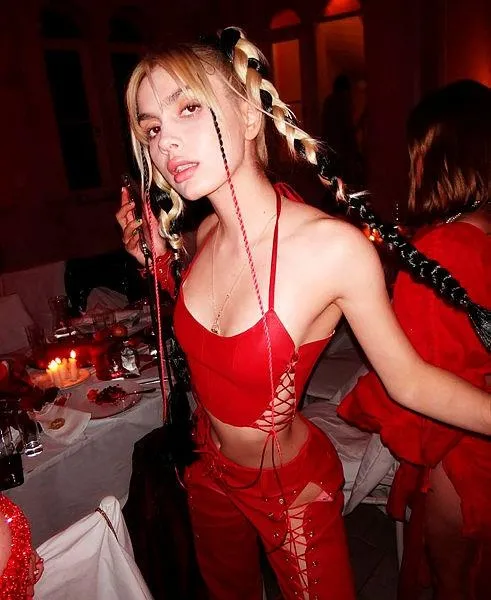 aleyna-tilkiden-sosyal-medyada-genis-yanki-uyandiran-cinsel-istismar-itirafi-yalvaririm-ceza-alsinlar-1637177433770.jpeg Aleyna Tilki'den sosyal medyada geniş yankı uyandıran cinsel istismar itirafı! “Yalvarırım ceza alsınlar”-3