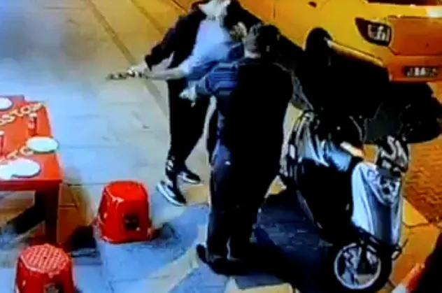 Sadece saniyeler sonra büyük bir dehşet yaşandı! Tekirdağ'da yan bakma kavgasında kan aktı
