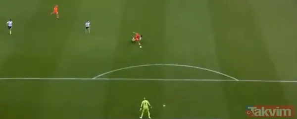 Beşiktaş-Başakşehir maçına 45+1. dakikada damga vuran olay! Suat Arslanboğa'nın verdiği karar ortalığı karıştırdı... - 10