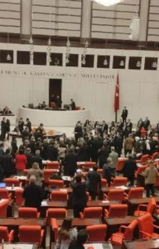 Son dakika: HDP'lilerin "Kobani" provokasyonu Meclis'i karıştırdı