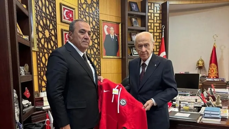 mhpden-chpye-ust-duzey-tepki-yerli-ve-milli-markalari-boykot-vatan-hainligi-ile-es-deger-bahcelinin-saglik-dur-1743601294881.jpeg MHP Genel Sekreter Yardımcısı Vahit Kayrıcı (Takvim.com.tr)