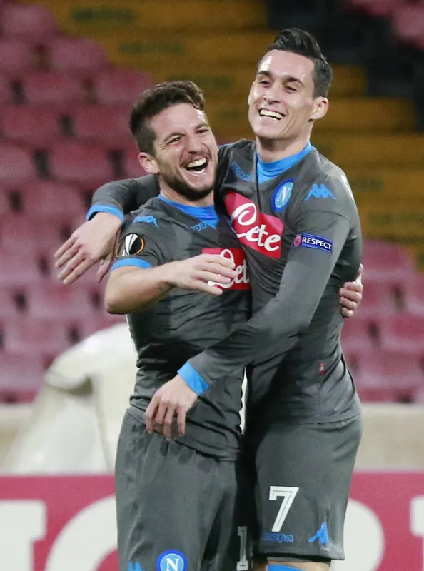 trabzonspor-mertens-icin-yarista-hamsik-devreye-girdi-1659361377487.jpg Trabzonspor Mertens için yarışta! Hamsik devreye girdi-7