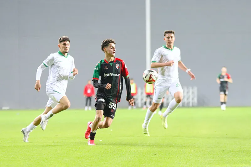 Fenerbahçe'den 4'lü transfer harekatı! İmzalar peş peşe gelecek - 3