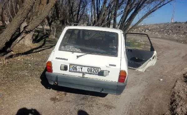 ankarada-sok-olay-3-kisi-otomobilde-olu-bulundu-yogun-egzoz-kokusu-ve-alkol-sisesi-1674217374249.jpeg Ankara'da şok olay! 3 kişi otomobilde ölü bulundu! Yoğun egzoz kokusu ve alkol şişesi...-2