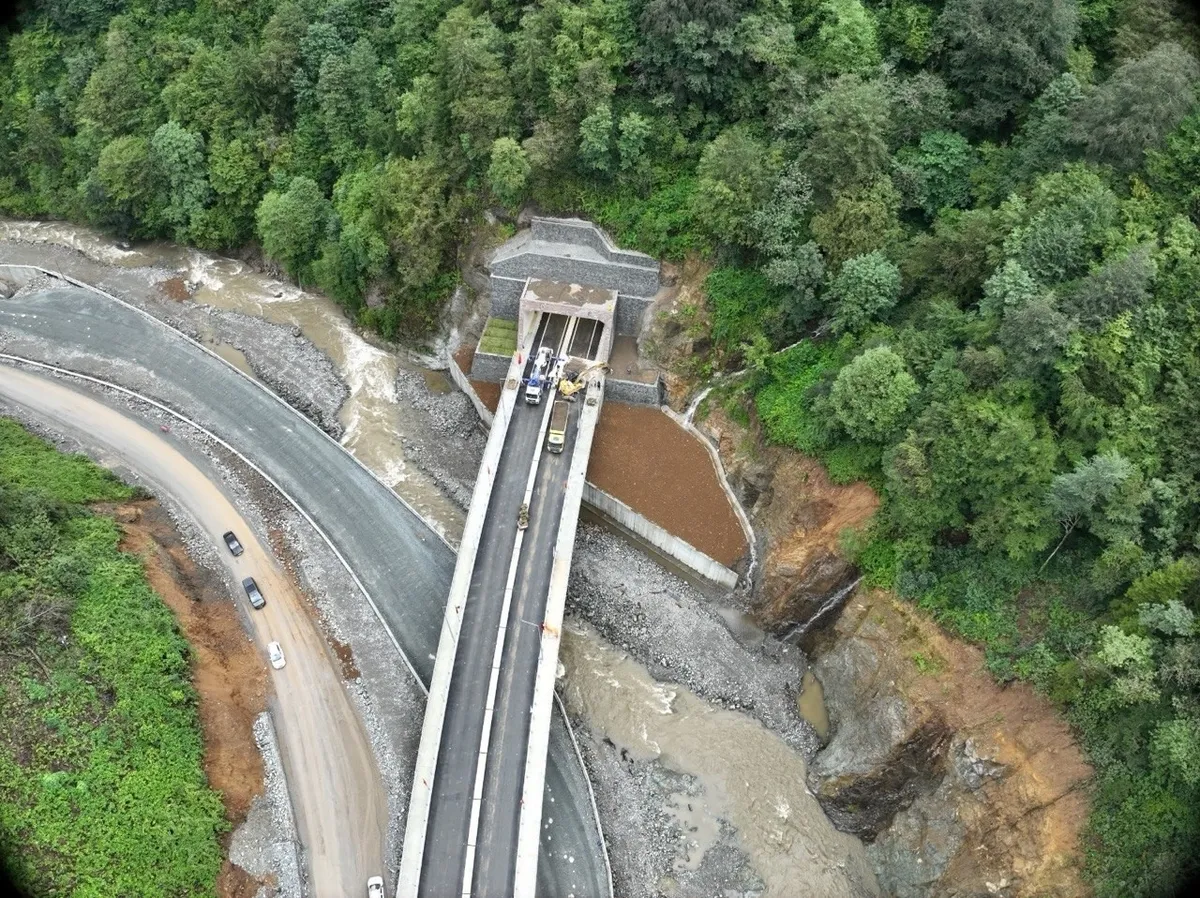 camlihemsin-tunelli-gecisi-aciliyor-aydere-ulasim-20-dakika-kisalacak-1786784745113.jpeg Çamlıhemşin Tünelli Geçişi açılıyor! Bakan Uraloğlu duyurdu: Ayder'e 35 dakikada ulaşım, 772 milyon lira tasarruf-5