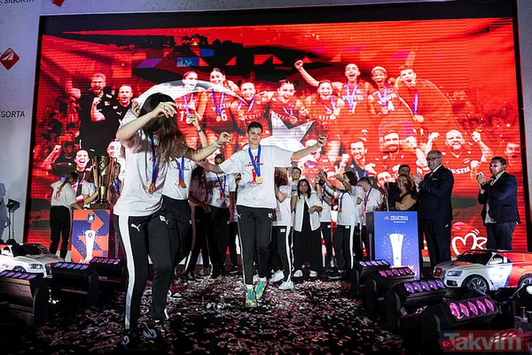 Filenin Sultanları, Avrupa şampiyonluğunu doyasıya kutladı! Vargas "Malatya bulunmaz eşin" türküsüne eşlik etti - 9