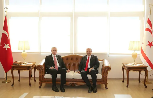 son-dakikabaskan-erdogan-kuzey-kibris-turk-cumhuriyetine-geldi-1605440391475.jpg SON DAKİKA:Başkan Erdoğan, Kuzey Kıbrıs Türk Cumhuriyeti'ne geldi!-2