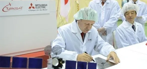 Türk ve Japon mühendislerin ortak ürettiği TÜRKSAT 4A uydusu, Erdoğan'ın katılımıyla düzenlenen törenle teslim edildi
