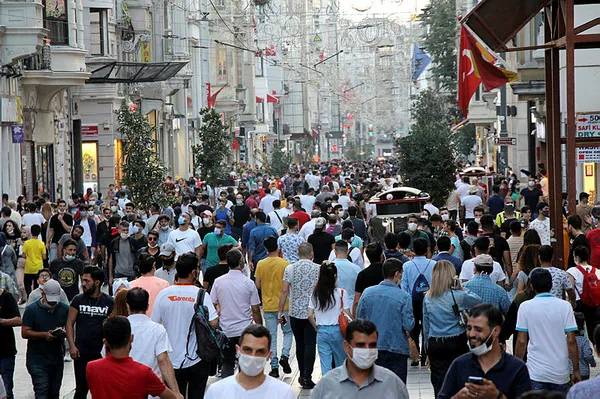 vatandas-kisitlama-istiyor-istiklal-caddesinde-bu-aksam-adim-atacak-yer-kalmadi-1601240230126.jpg Vatandaş kısıtlama istiyor! İstiklal Caddesi'nde bu akşam adım atacak yer kalmadı-4